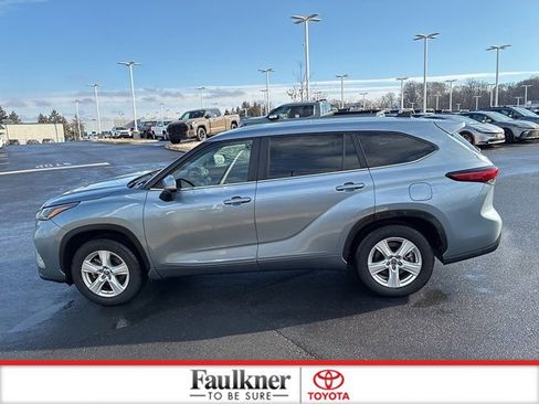 Used 2023 Toyota Highlander LE image 13