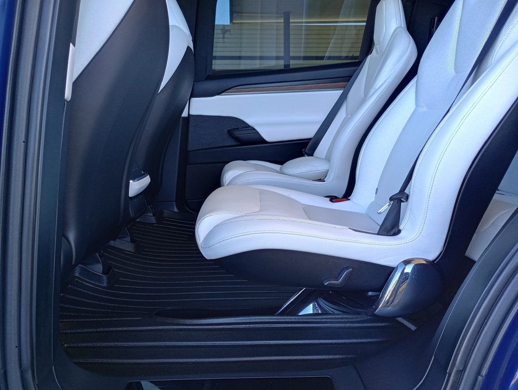 Used 2022 Tesla Model X AWD/4WD image 27