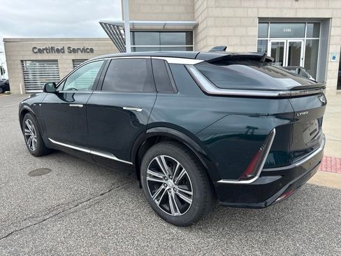 Used 2024 Cadillac Lyriq Luxury w/ LPO, Floor Liner Package AWD/4WD image 4