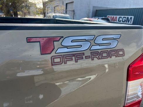 Used 2019 Toyota Tundra SR5 w/ SR5 Upgrade Package image 32