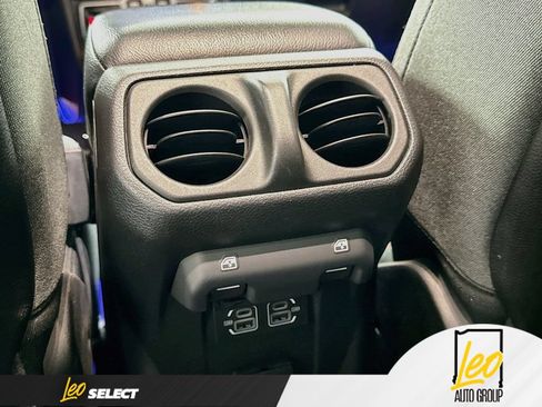 Used 2024 Jeep Gladiator Rubicon w/ Technology Group AWD/4WD image 28