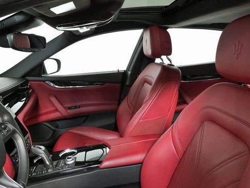 Used 2022 Maserati Quattroporte Modena RWD image 2