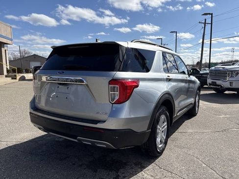 Used 2024 Ford Explorer XLT w/ Equipment Group 202A image 5