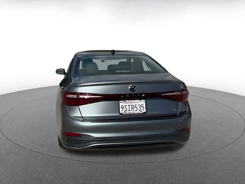 Used 2025 Volkswagen Jetta SE image 16