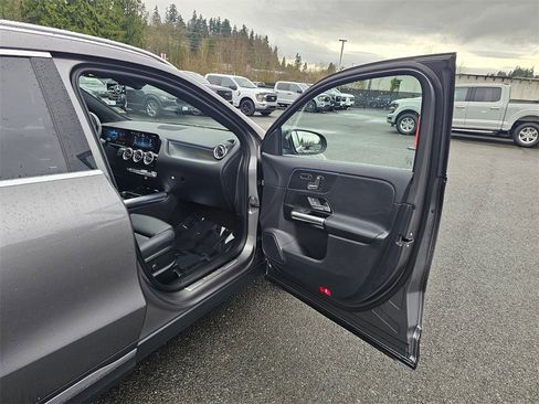 Used 2025 Mercedes-Benz GLA 250 4MATIC image 25