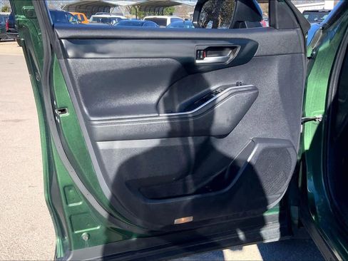 Used 2023 Toyota Highlander XLE image 21