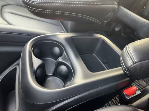 New 2025 Chrysler Pacifica Select w/ Fav Edition Package image 17