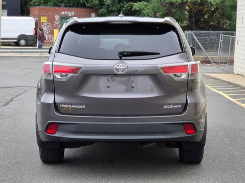 Used 2016 Toyota Highlander XLE AWD/4WD image 6