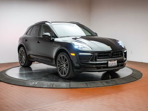 Used 2025 Porsche Macan image 13