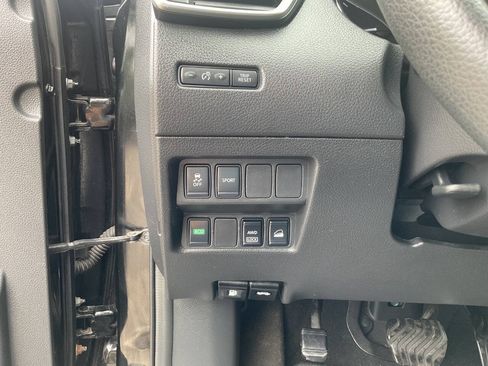 Used 2015 Nissan Rogue S AWD/4WD image 16