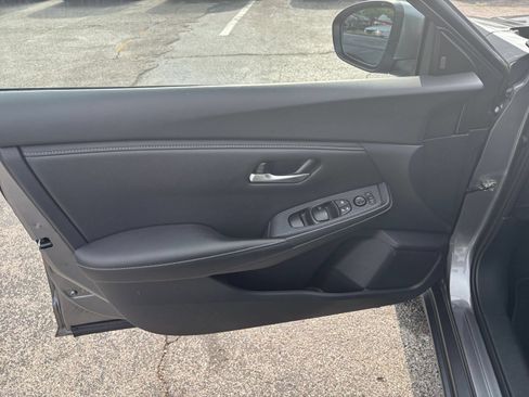 Used 2025 Nissan Sentra SV FWD image 18