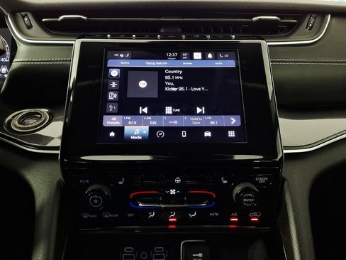 Used 2022 Jeep Grand Cherokee L Laredo w/ Luxury Tech Group I AWD/4WD image 23