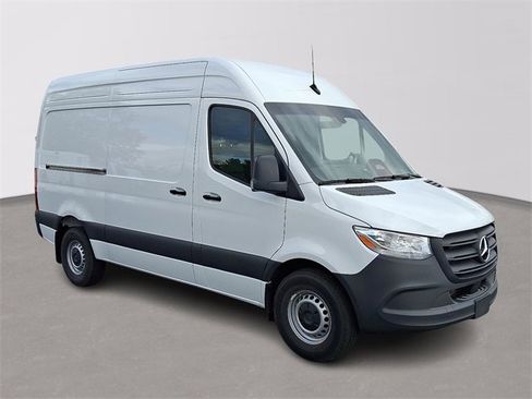 Used 2025 Mercedes-Benz Sprinter 2500 image 3
