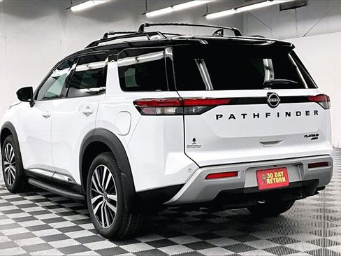 New 2025 Nissan Pathfinder Platinum image 3