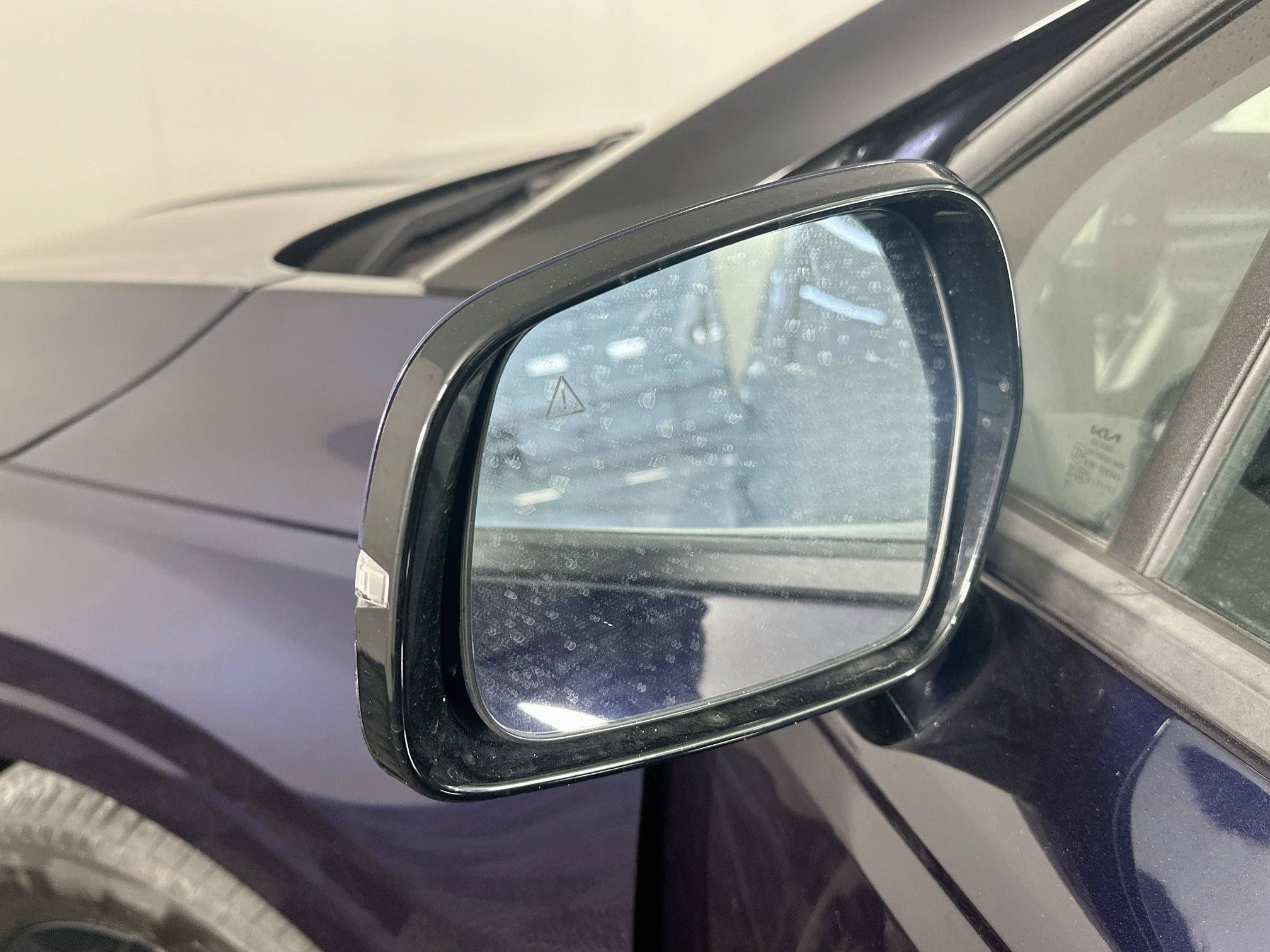 Used 2025 Kia Carnival FWD image 16