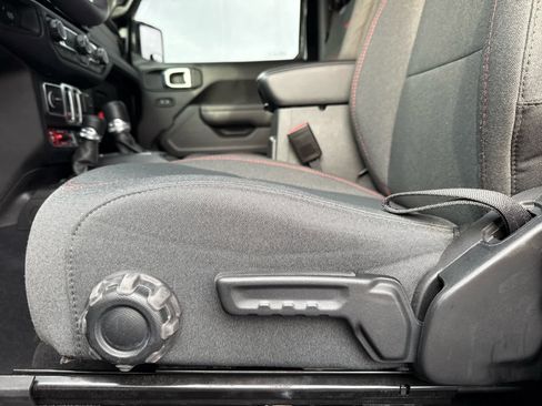 Used 2025 Jeep Wrangler Rubicon w/ Convenience Group image 14