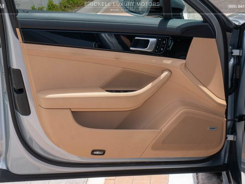 Used 2019 Porsche Panamera RWD image 14