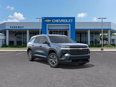 Used 2026 Chevrolet Traverse LT w/ Driver Confidence Package FWD image 1