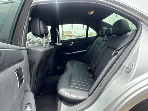 Used 2010 Mercedes-Benz E 550 Sedan image 14