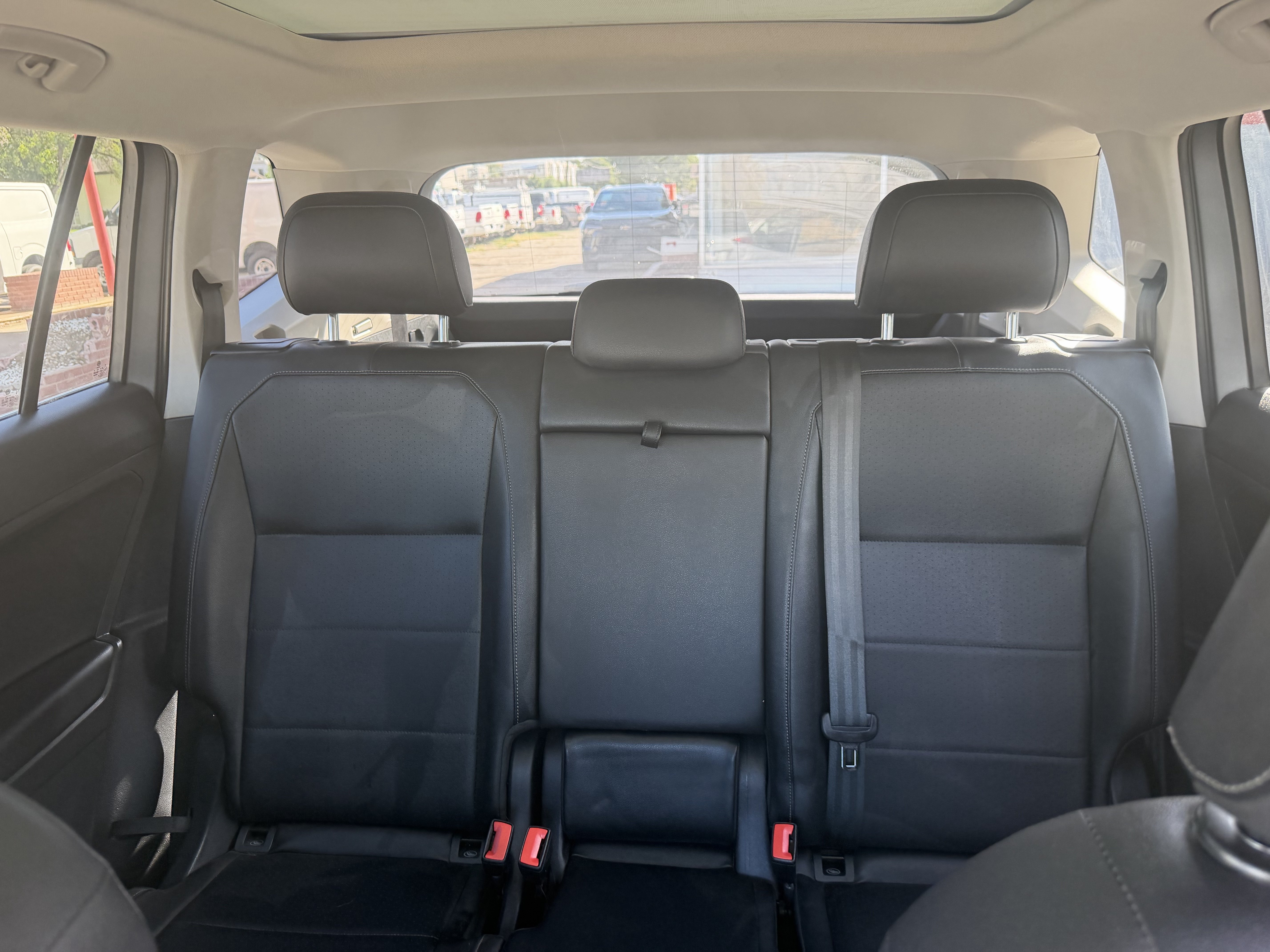 Used 2020 Volkswagen Tiguan SE w/ Panoramic Sunroof Package FWD image 20