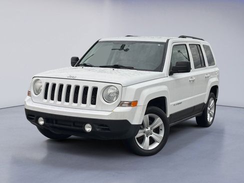 Used 2013 Jeep Patriot Latitude FWD image 2
