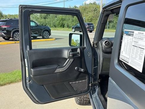 Used 2017 Jeep Wrangler Sport AWD/4WD image 9