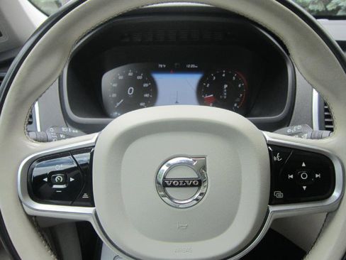 Used 2019 Volvo XC90 T6 Momentum w/ Protection Package Premier AWD/4WD image 16
