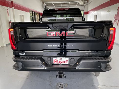 New 2026 GMC Sierra 2500 Denali w/ Denali Reserve Package AWD/4WD image 5
