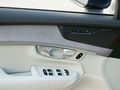 New 2026 Volvo XC90 T8 Ultra image 10