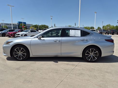 Used 2023 Lexus ES 250 w/ Premium Package AWD/4WD image 3