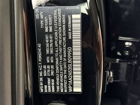 Certified 2025 Porsche Macan image 21