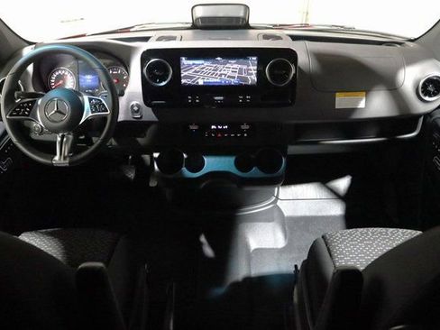 Used 2025 Mercedes-Benz Sprinter 2500 image 21