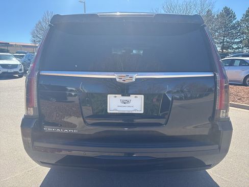 Used 2017 Cadillac Escalade Luxury image 4