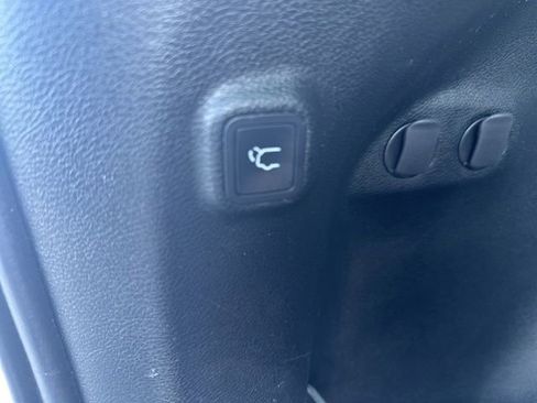 Used 2022 Jeep Cherokee Trailhawk w/ Technology Group B AWD/4WD image 16