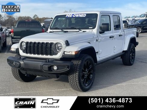 Used 2025 Jeep Gladiator Sport image 3