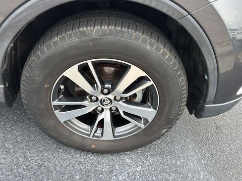 Used 2018 Toyota RAV4 XLE image 32