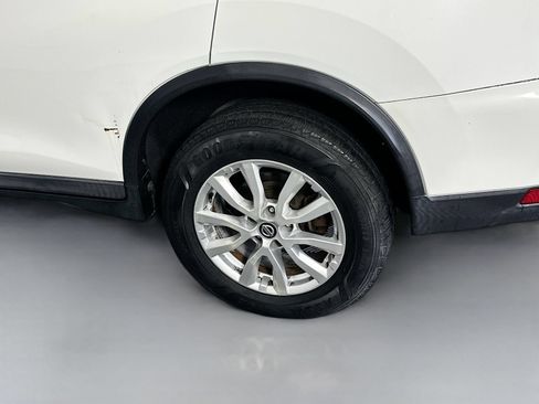 Used 2017 Nissan Rogue SV AWD/4WD image 28