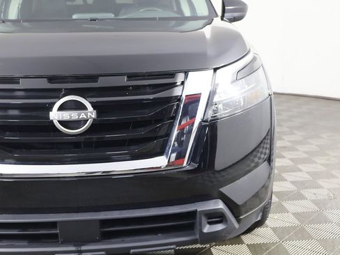 Used 2024 Nissan Pathfinder S image 12