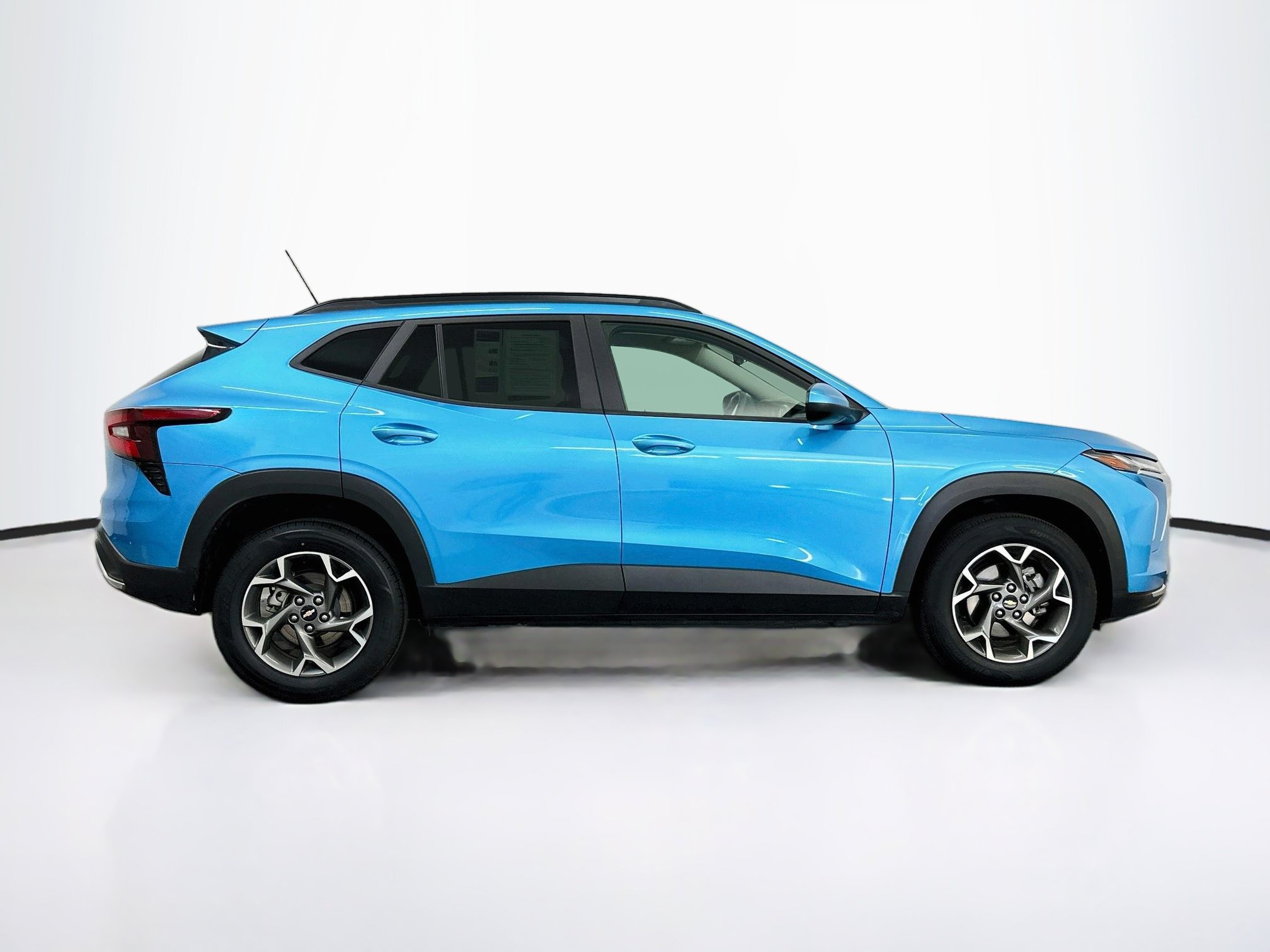 Used 2025 Chevrolet Trax LT FWD image 10