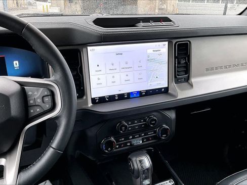 Used 2025 Ford Bronco Outer Banks image 7