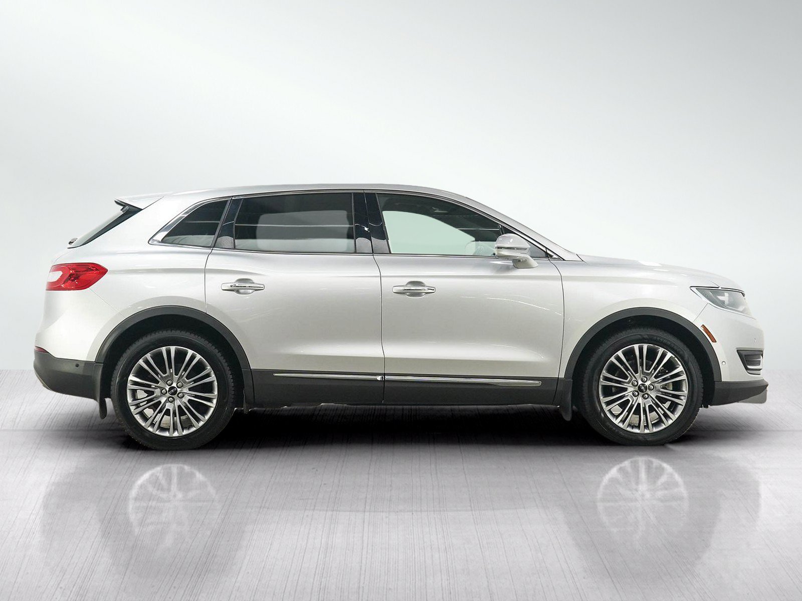 Used 2018 Lincoln MKX Reserve AWD/4WD image 6