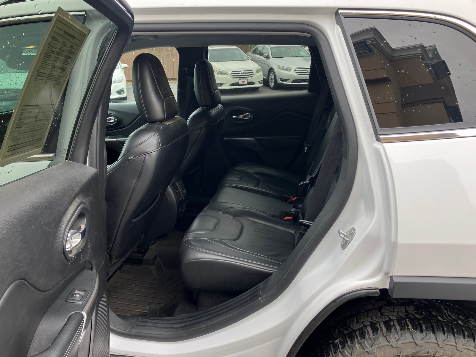 Used 2019 Jeep Cherokee Limited AWD/4WD image 16
