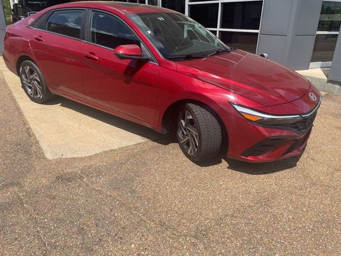 Certified 2024 Hyundai Elantra Limited image 9
