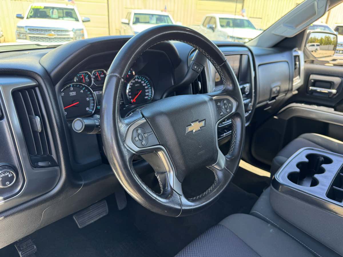 Used 2017 Chevrolet Silverado 1500 LT AWD/4WD image 24