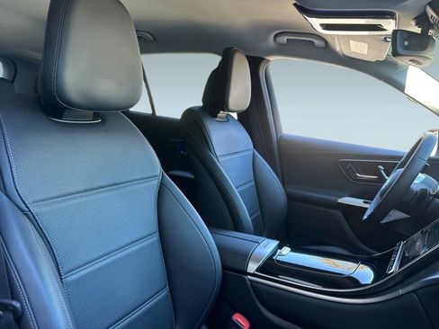 Used 2024 Mercedes-Benz GLC 300 4MATIC image 32