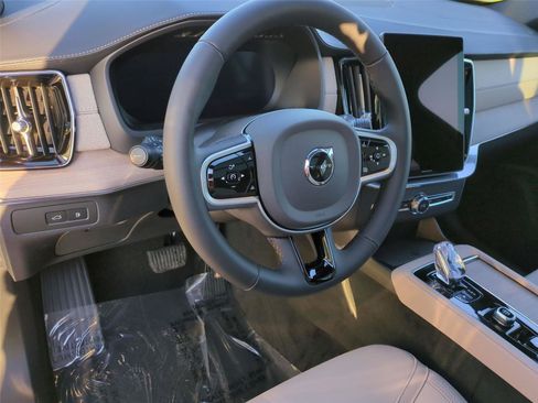 New 2026 Volvo XC90 T8 Plus w/ Protection Package Premier AWD/4WD image 9