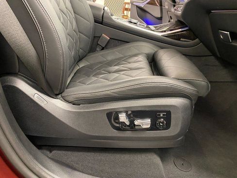 Used 2024 BMW X7 xDrive40i image 11