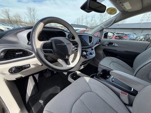 Used 2018 Chrysler Pacifica Limited w/ Advanced Safetytec Group image 11