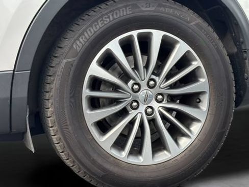 Used 2016 Lincoln MKX Select w/ Select Plus Package FWD image 28