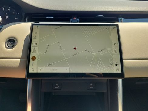 Used 2024 Land Rover Discovery Sport S image 20